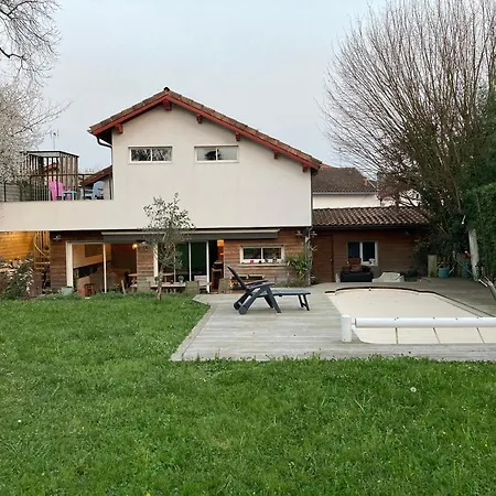 Hangarrania Vakantiehuis Saint-Palais (Pyrenees-Atlantiques)